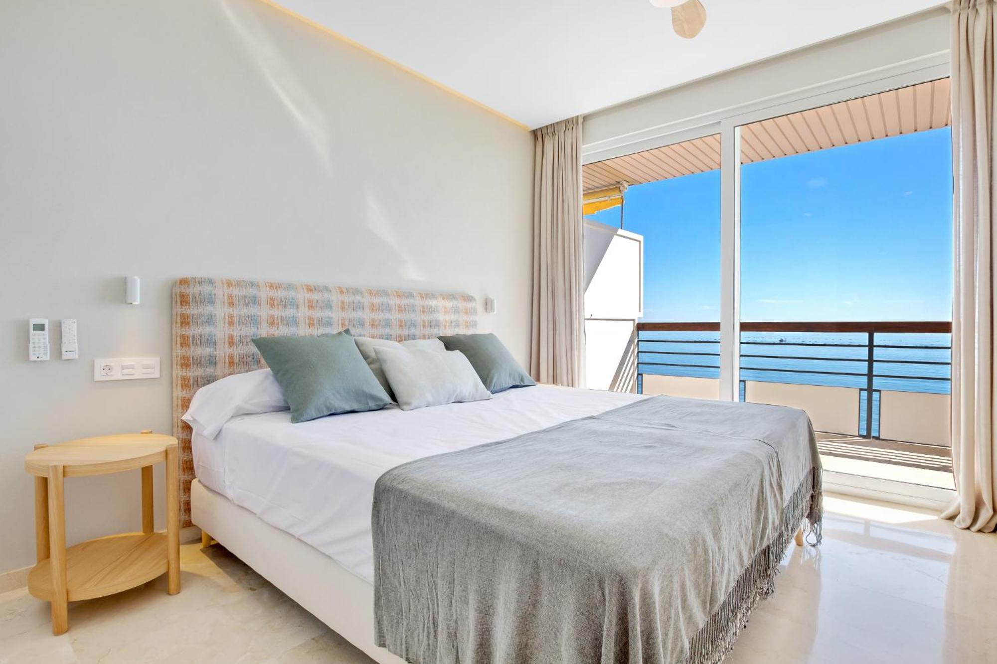 Santa Clara Modern & Exclusive Seafront Apartment Торемолинос Екстериор снимка