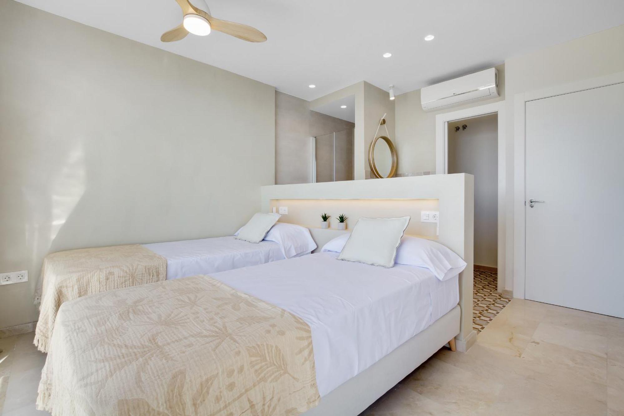 Santa Clara Modern & Exclusive Seafront Apartment Торемолинос Екстериор снимка
