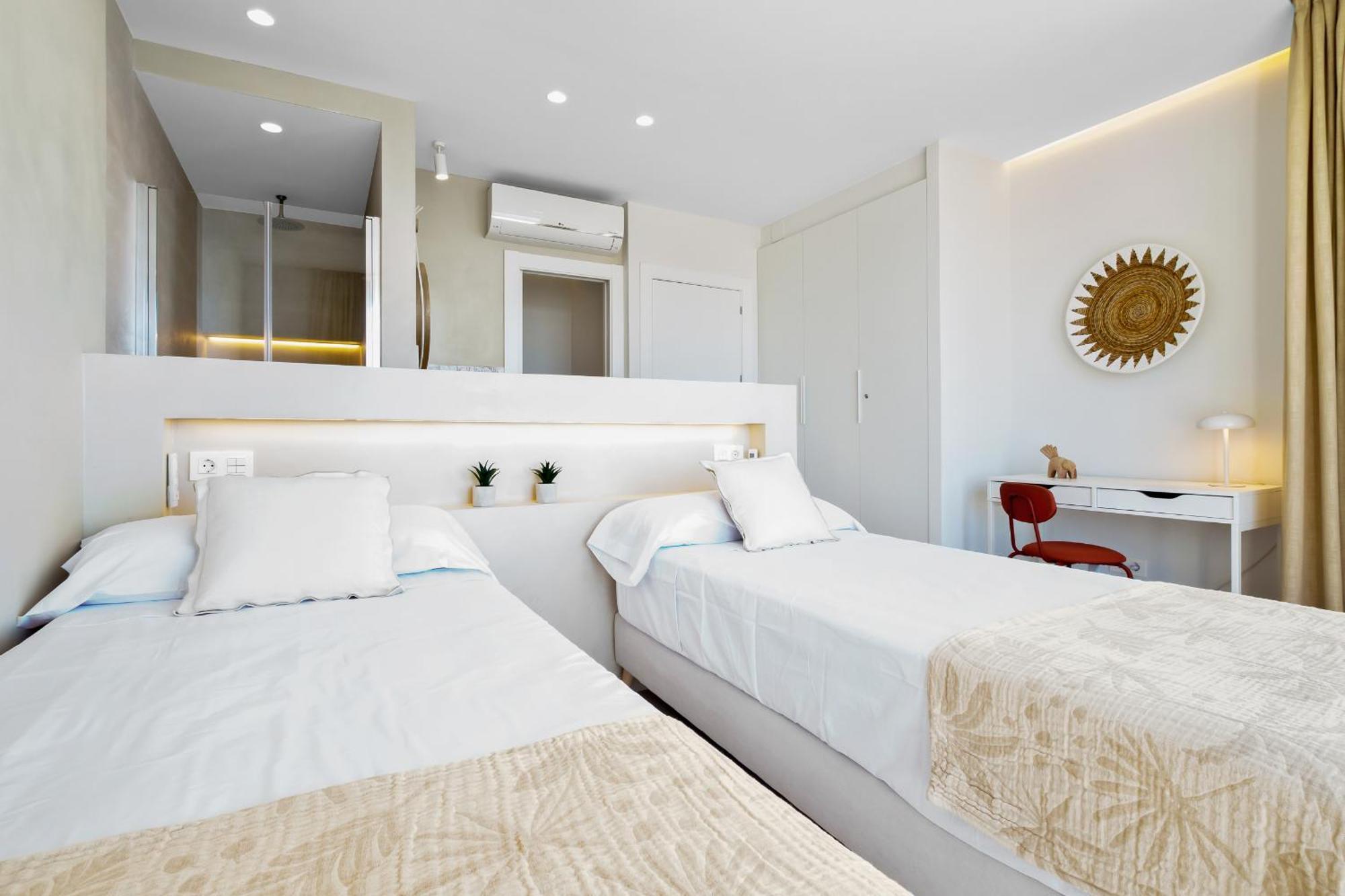 Santa Clara Modern & Exclusive Seafront Apartment Торемолинос Екстериор снимка