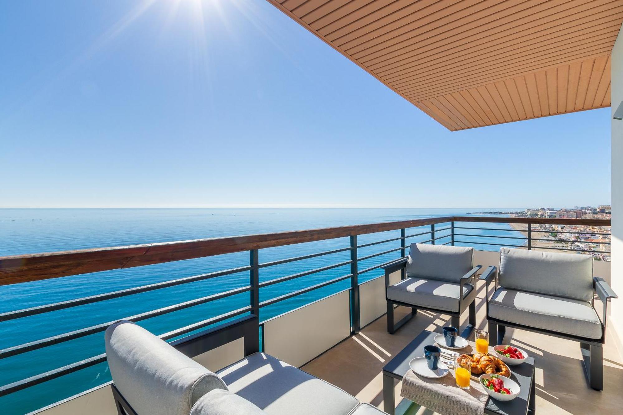 Santa Clara Modern & Exclusive Seafront Apartment Торемолинос Екстериор снимка