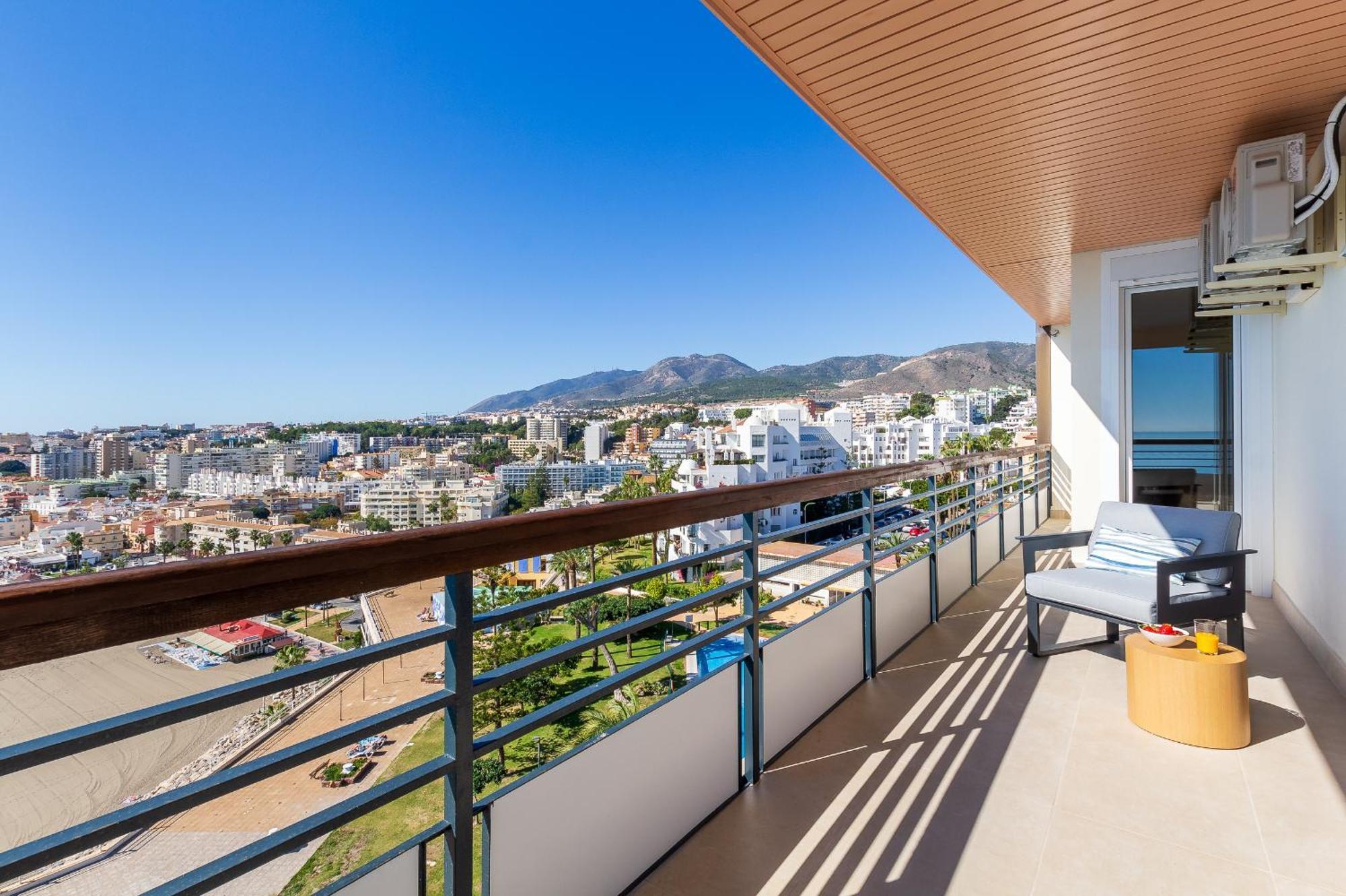 Santa Clara Modern & Exclusive Seafront Apartment Торемолинос Екстериор снимка