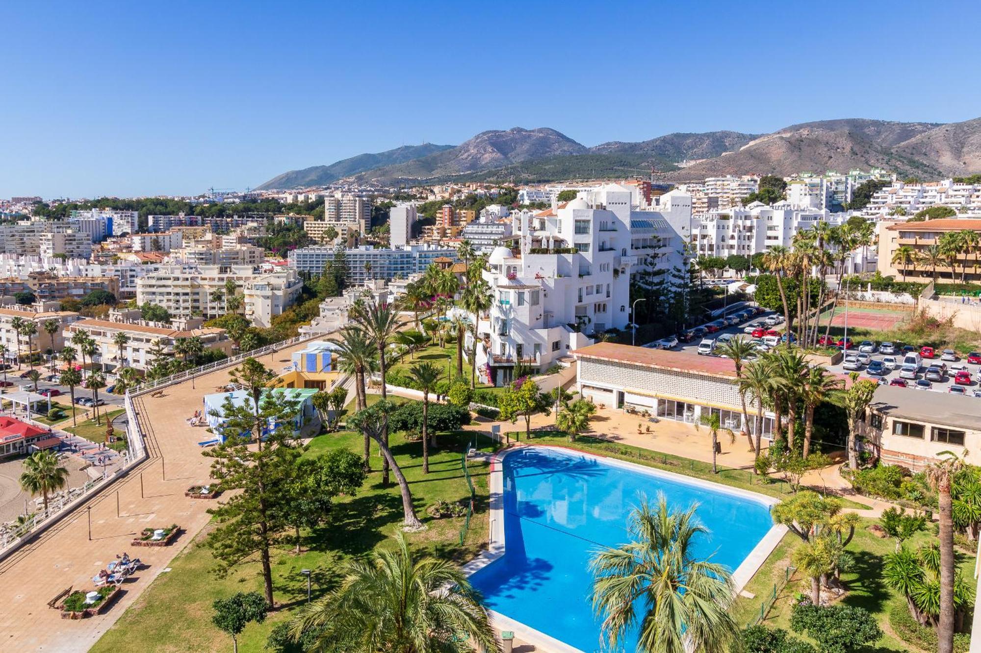 Santa Clara Modern & Exclusive Seafront Apartment Торемолинос Екстериор снимка