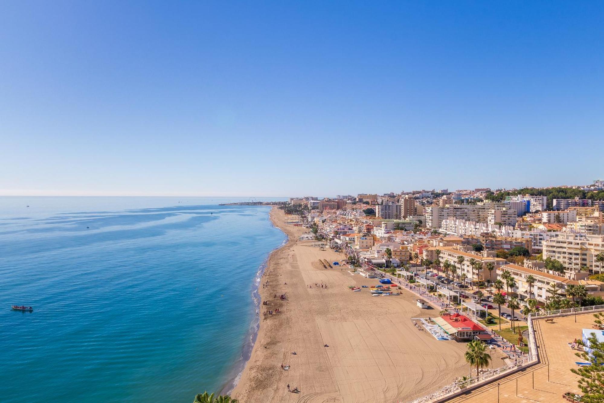 Santa Clara Modern & Exclusive Seafront Apartment Торемолинос Екстериор снимка