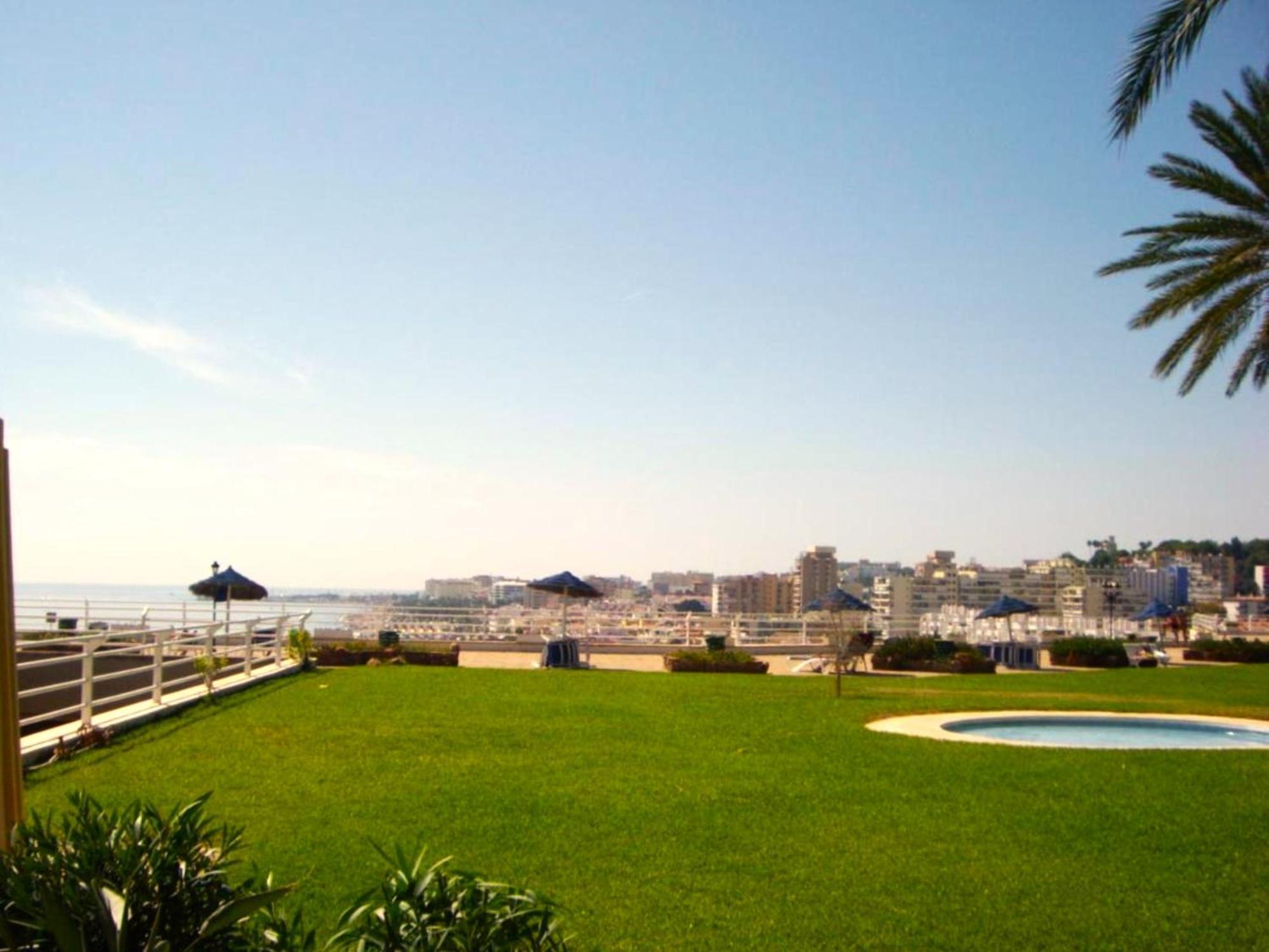 Santa Clara Modern & Exclusive Seafront Apartment Торемолинос Екстериор снимка