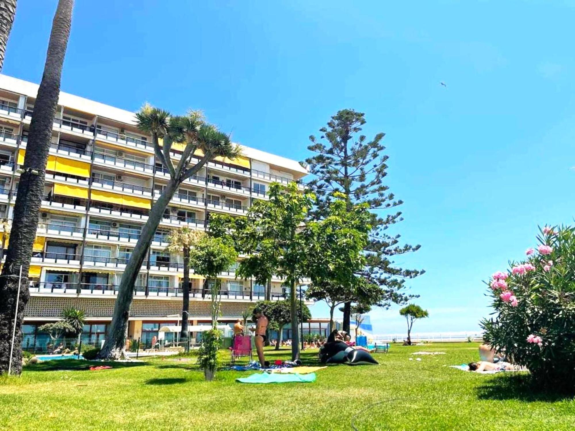 Santa Clara Modern & Exclusive Seafront Apartment Торемолинос Екстериор снимка
