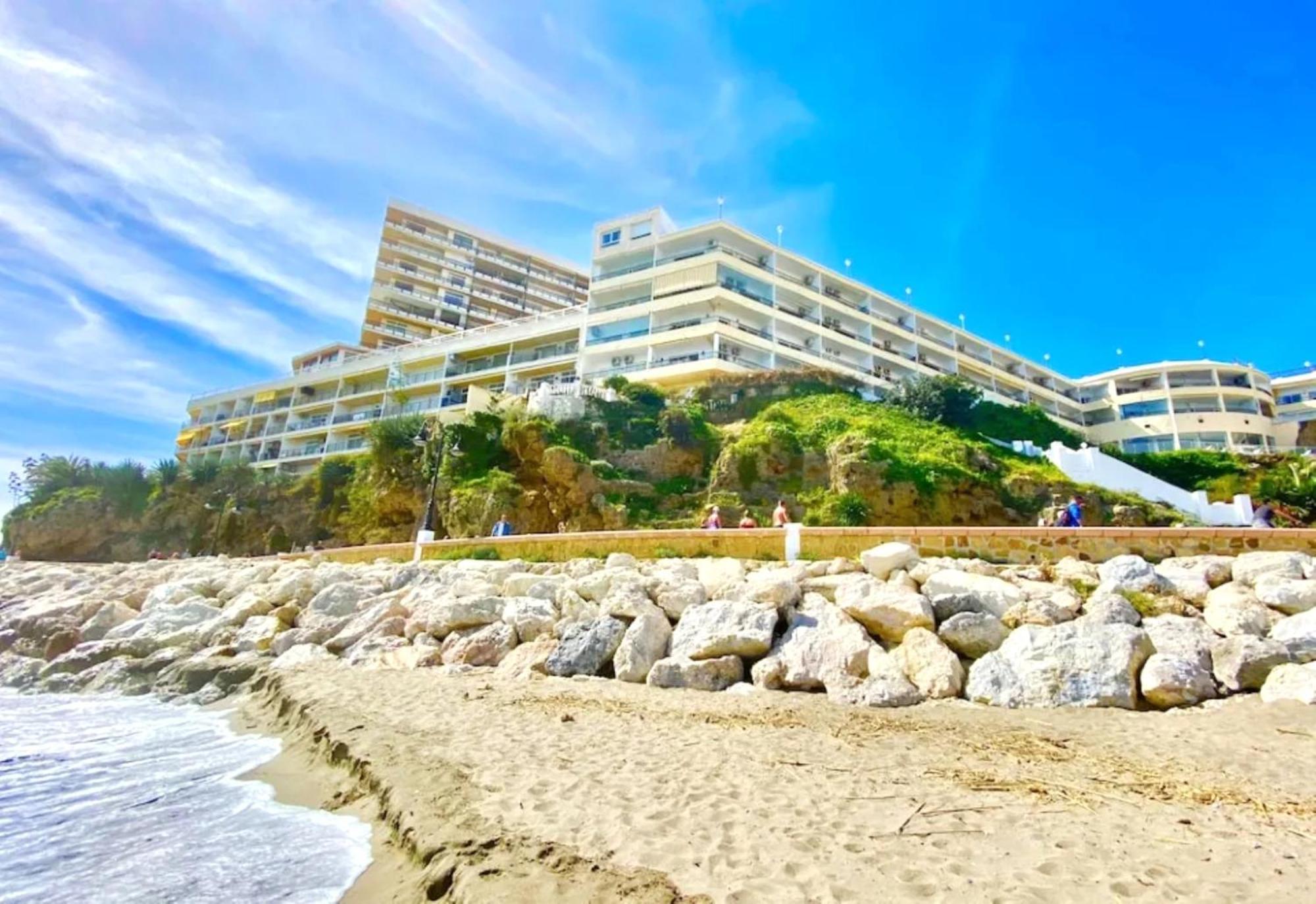 Santa Clara Modern & Exclusive Seafront Apartment Торемолинос Екстериор снимка