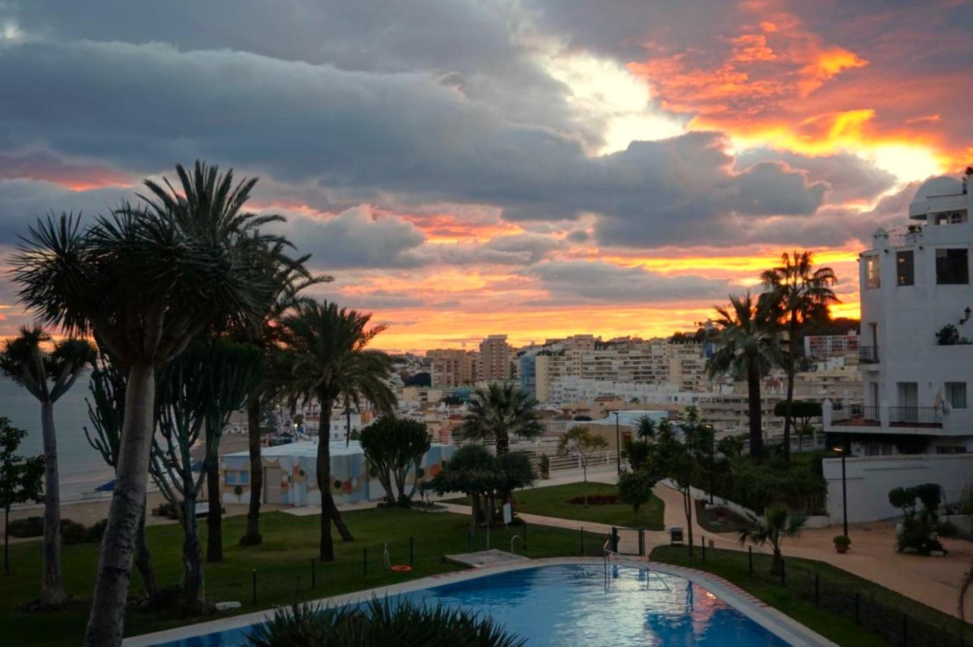 Santa Clara Modern & Exclusive Seafront Apartment Торемолинос Екстериор снимка