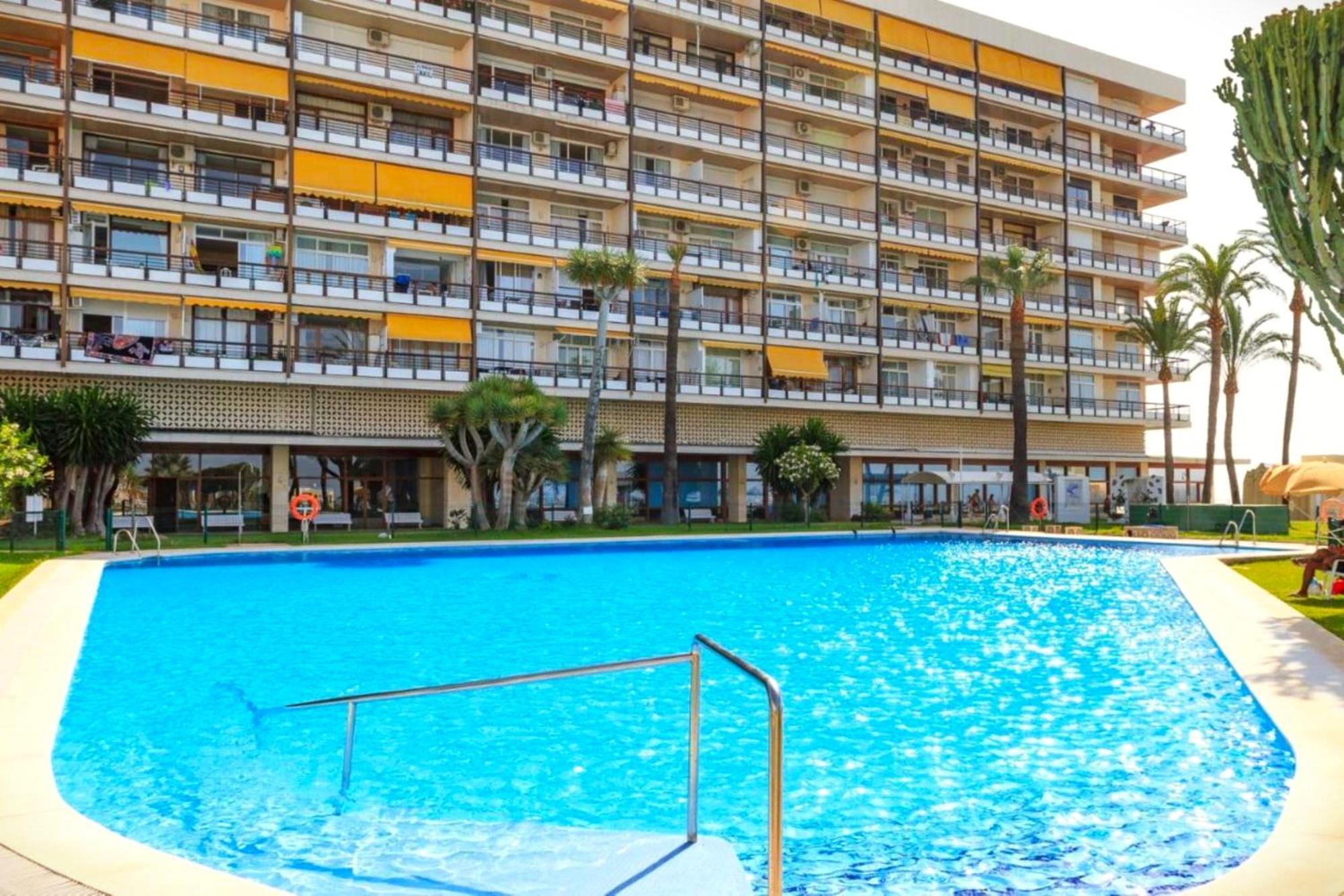 Santa Clara Modern & Exclusive Seafront Apartment Торемолинос Екстериор снимка