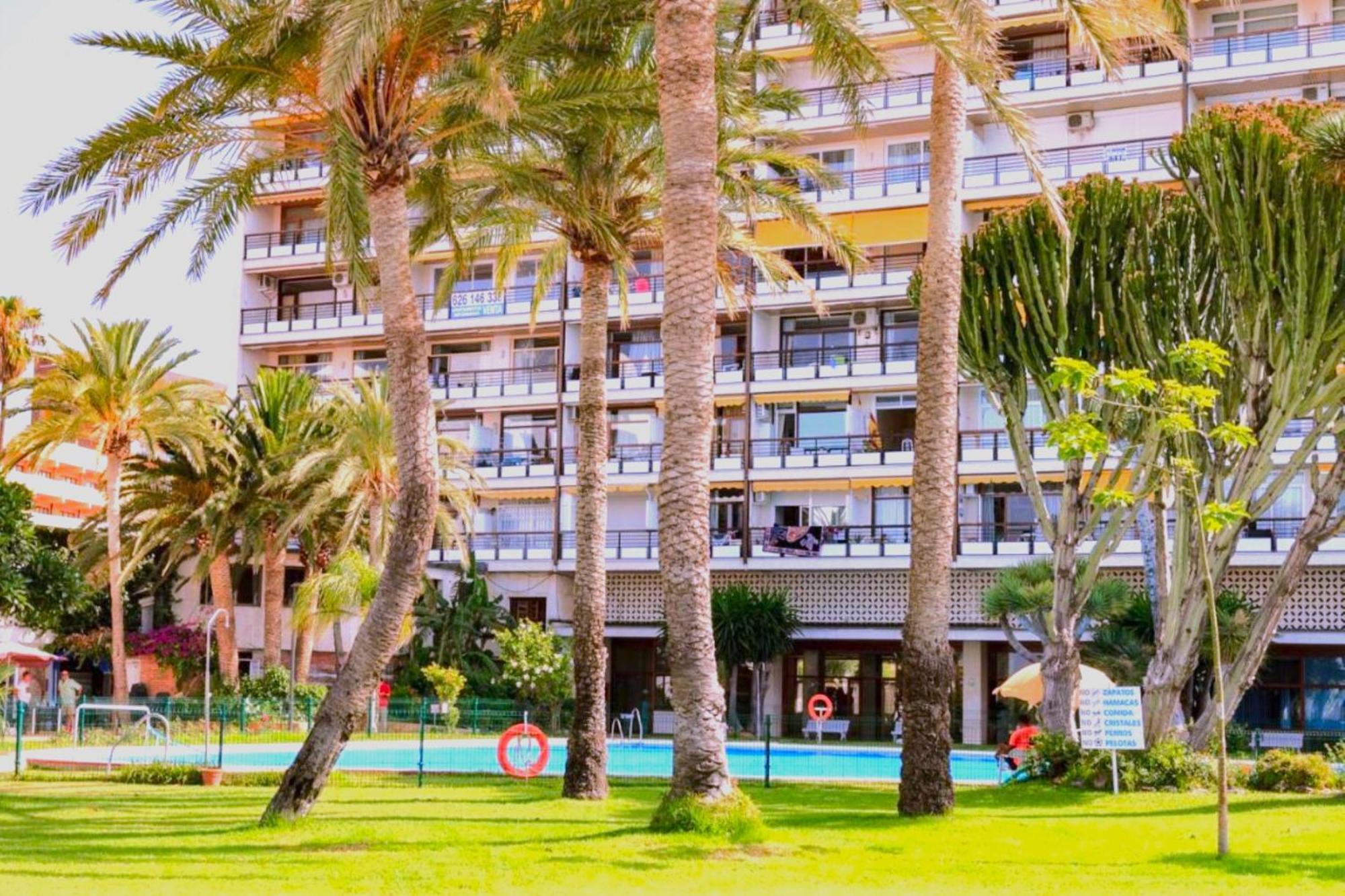 Santa Clara Modern & Exclusive Seafront Apartment Торемолинос Екстериор снимка