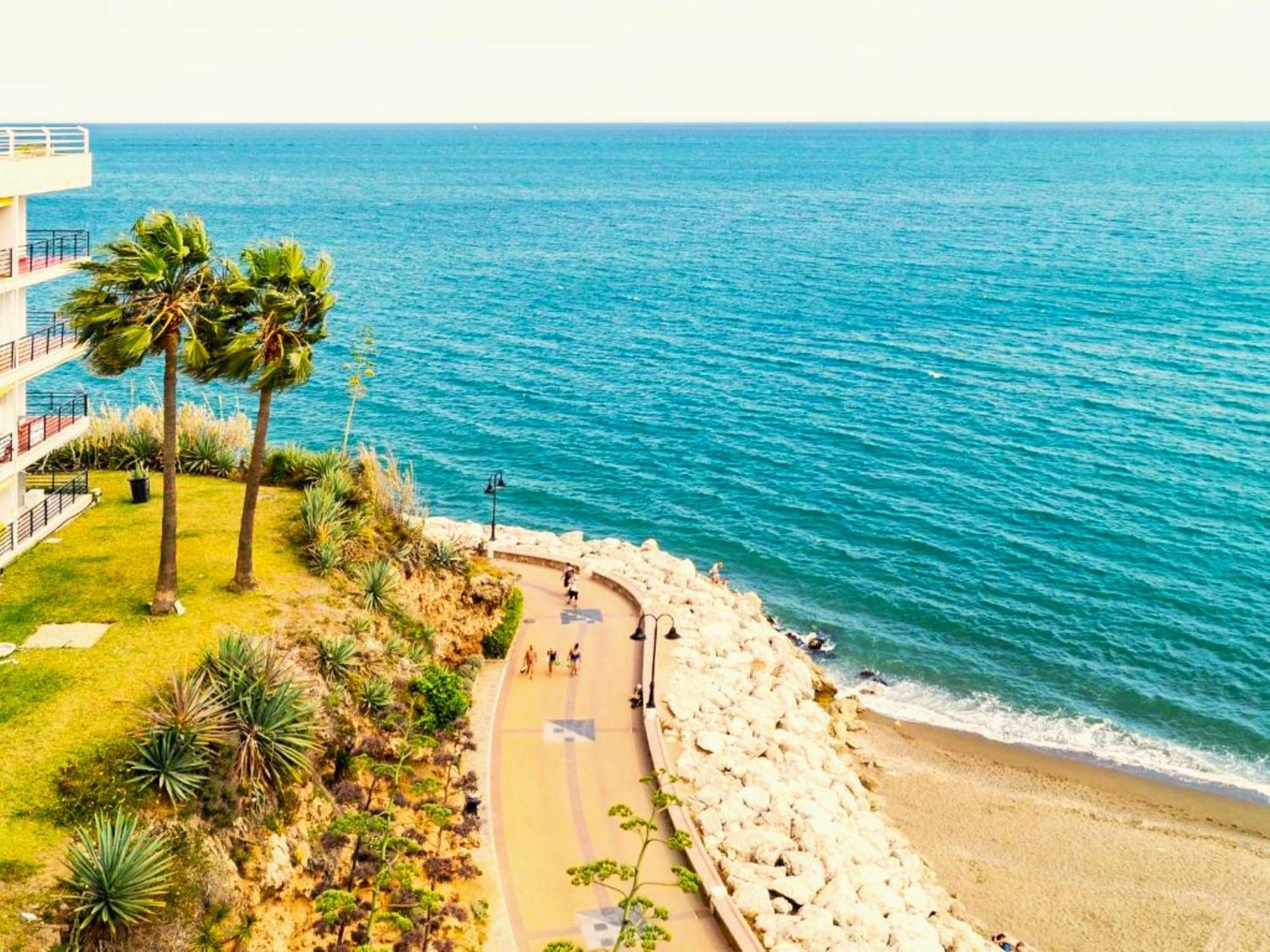 Santa Clara Modern & Exclusive Seafront Apartment Торемолинос Екстериор снимка