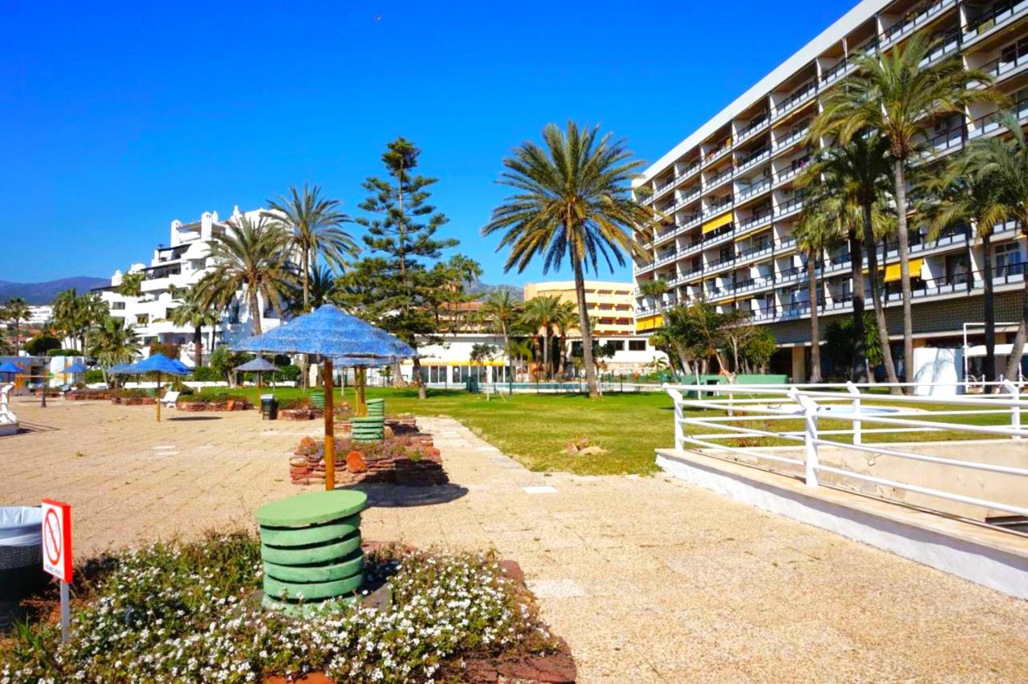 Santa Clara Modern & Exclusive Seafront Apartment Торемолинос Екстериор снимка